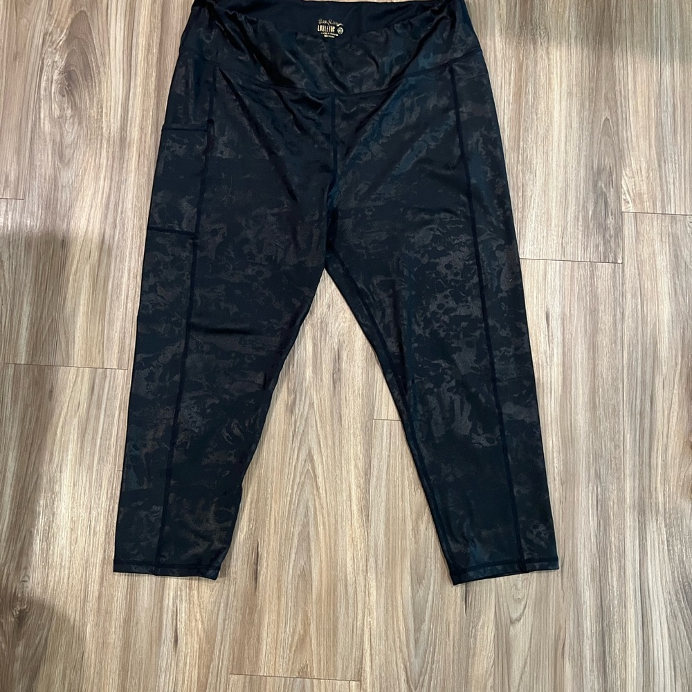 Lilly Pulitzer black metallic luxletic leggings size XXL